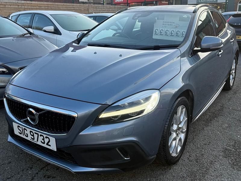 Used Volvo V40 Pro 2017 Blue Hatchback