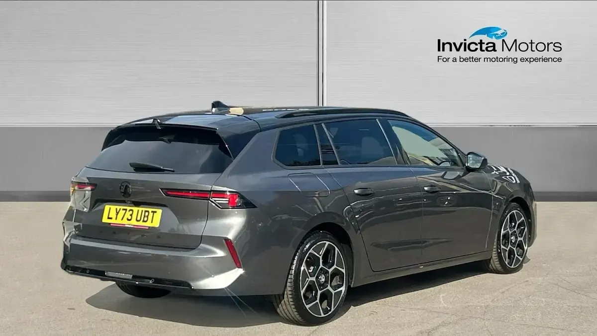 Used Vauxhall Astra Ultimate 130 HP (95 kW) 2024 Grey Estate