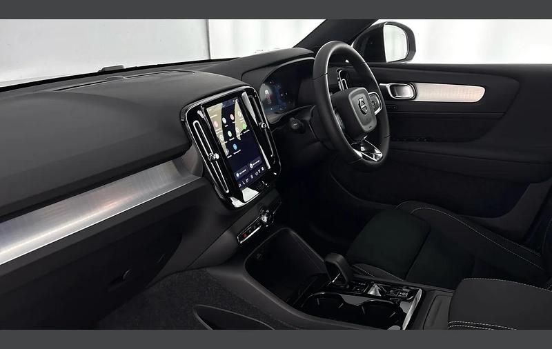 New Volvo XC40 Plus 161 HP (118 kW) 2026 Silver SUV