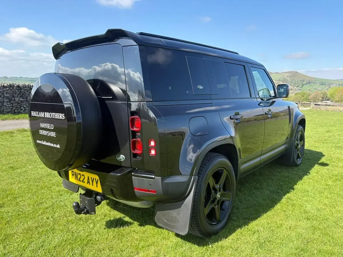 Used Land Rover Defender SE 250 HP (183 kW) 2022 Black SUV