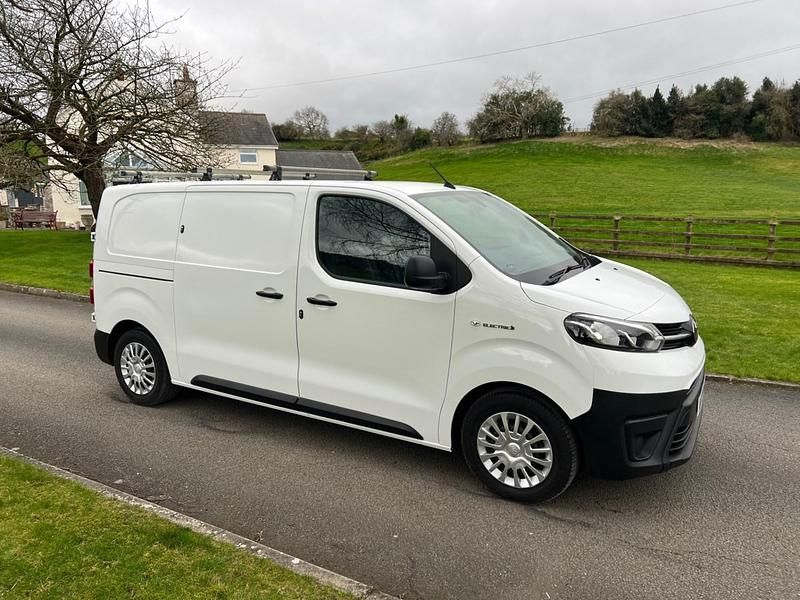Used Toyota Proace 100 kW (136 HP) 2022 White MPV