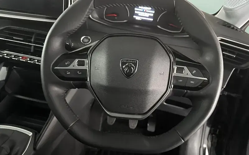 Used Peugeot 208 Active 102 HP (75 kW) 2024 Black Hatchback