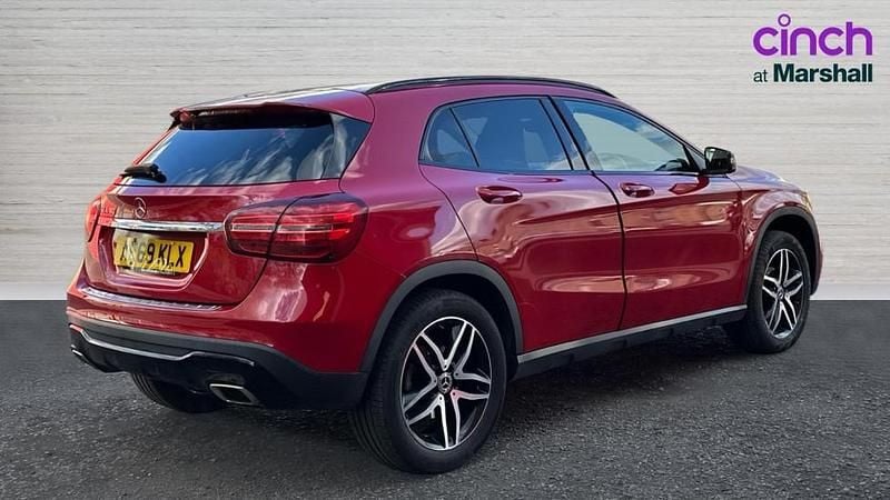 Used Mercedes GLA180 Urban 122 HP (89 kW) 2020 Red SUV