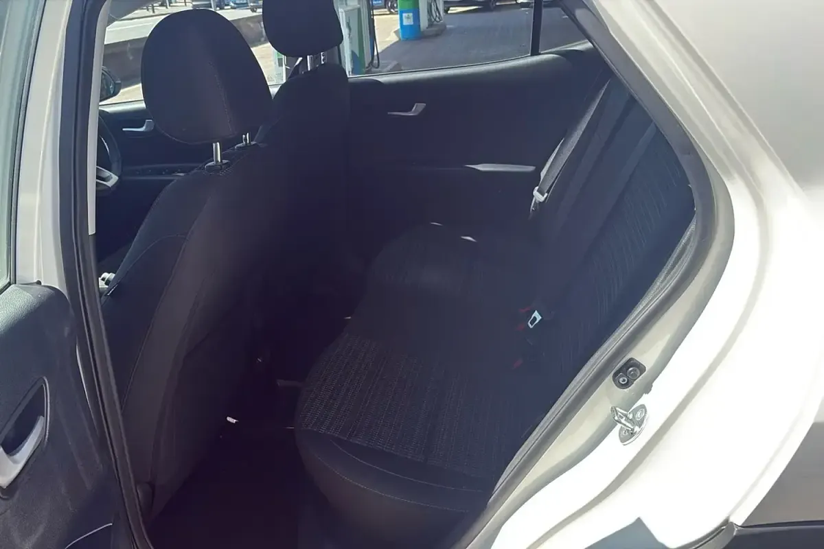 Used Kia Stonic 100 HP (73 kW) 2023 White SUV