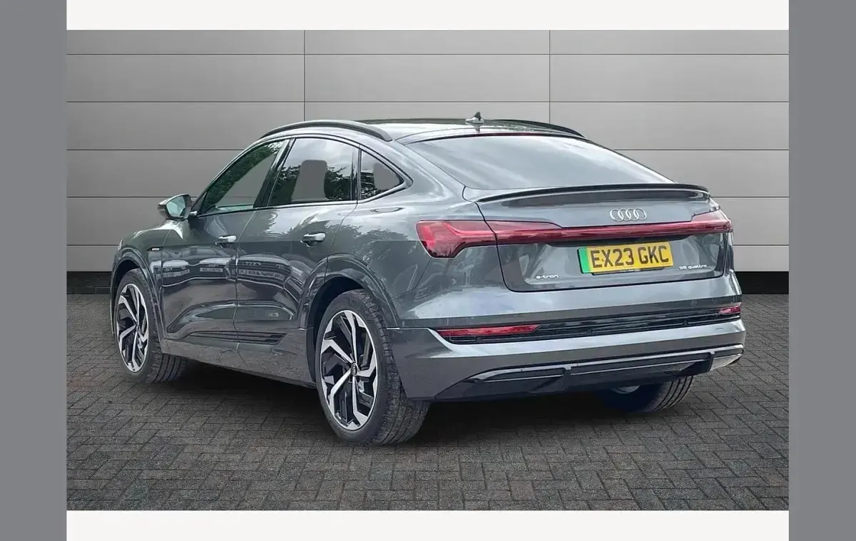 Usado Audi e-tron Black Edition 300 kW (408 CV) 2023 Gris SUV
