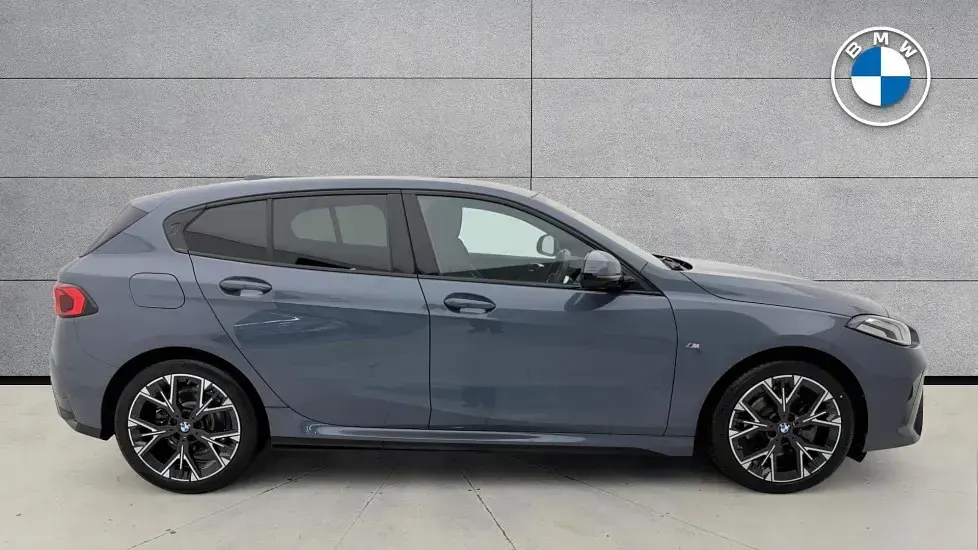 Usado BMW 120 M Sport 168 CV (123 kW) 2024 Gris Utilitario