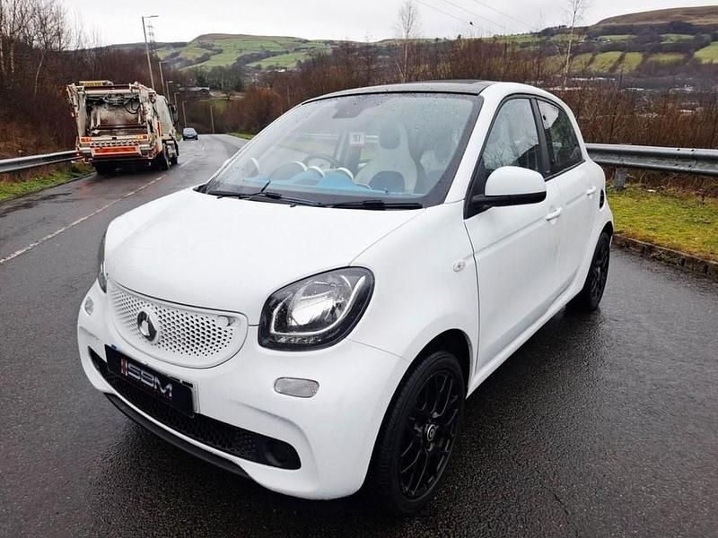 Used Smart ForFour Proxy 90 HP (66 kW) 2015 White Hatchback
