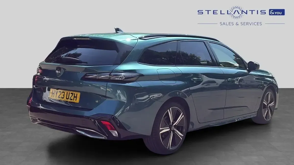 Used Peugeot 308 SW GT 129 HP (94 kW) 2023 Blue Estate