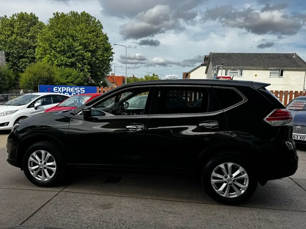 Used Nissan X-Trail Acenta 130 HP (95 kW) 2016 Green SUV