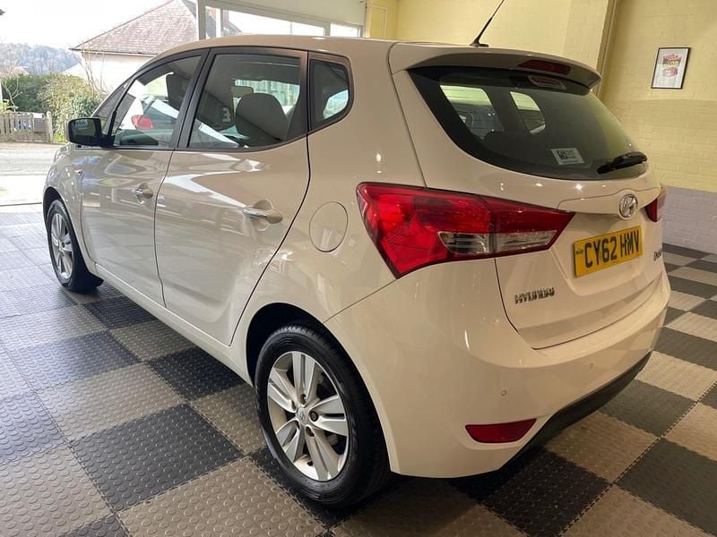 Used Hyundai ix20 Active 90 HP (66 kW) 2012 White Hatchback