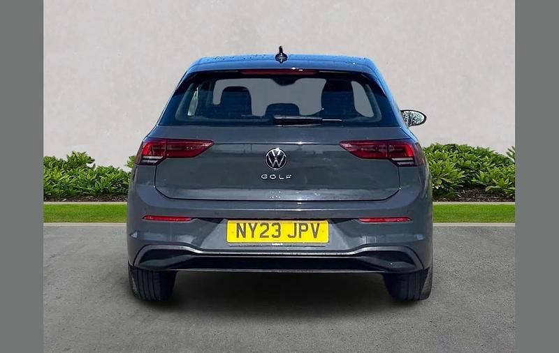 Used VW Golf VIII Life 110 HP (80 kW) 2023 White Hatchback