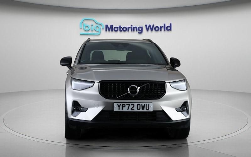 Used Volvo XC40 Plus 211 HP (155 kW) 2023 Gold SUV