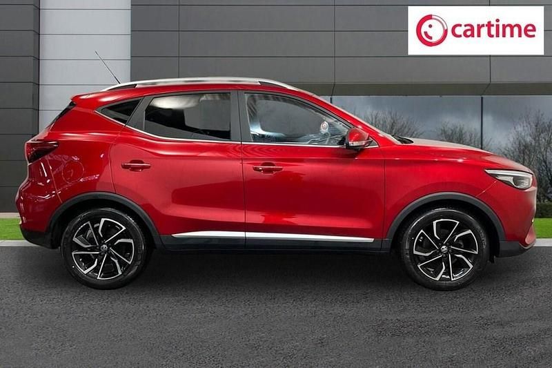 Used MG ZS Exclusive 111 HP (81 kW) 2023 Red Hatchback
