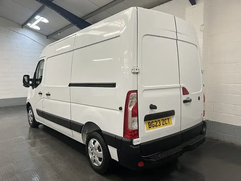 Used Nissan Interstar Acenta 135 HP (99 kW) 2023 White Van