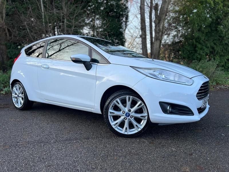 Used Ford Fiesta Titanium 2015 White Hatchback