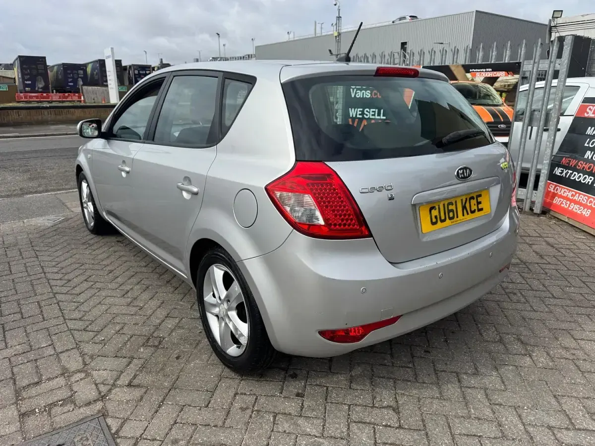 Used Kia Ceed 89 HP (65 kW) 2011 Silver Hatchback