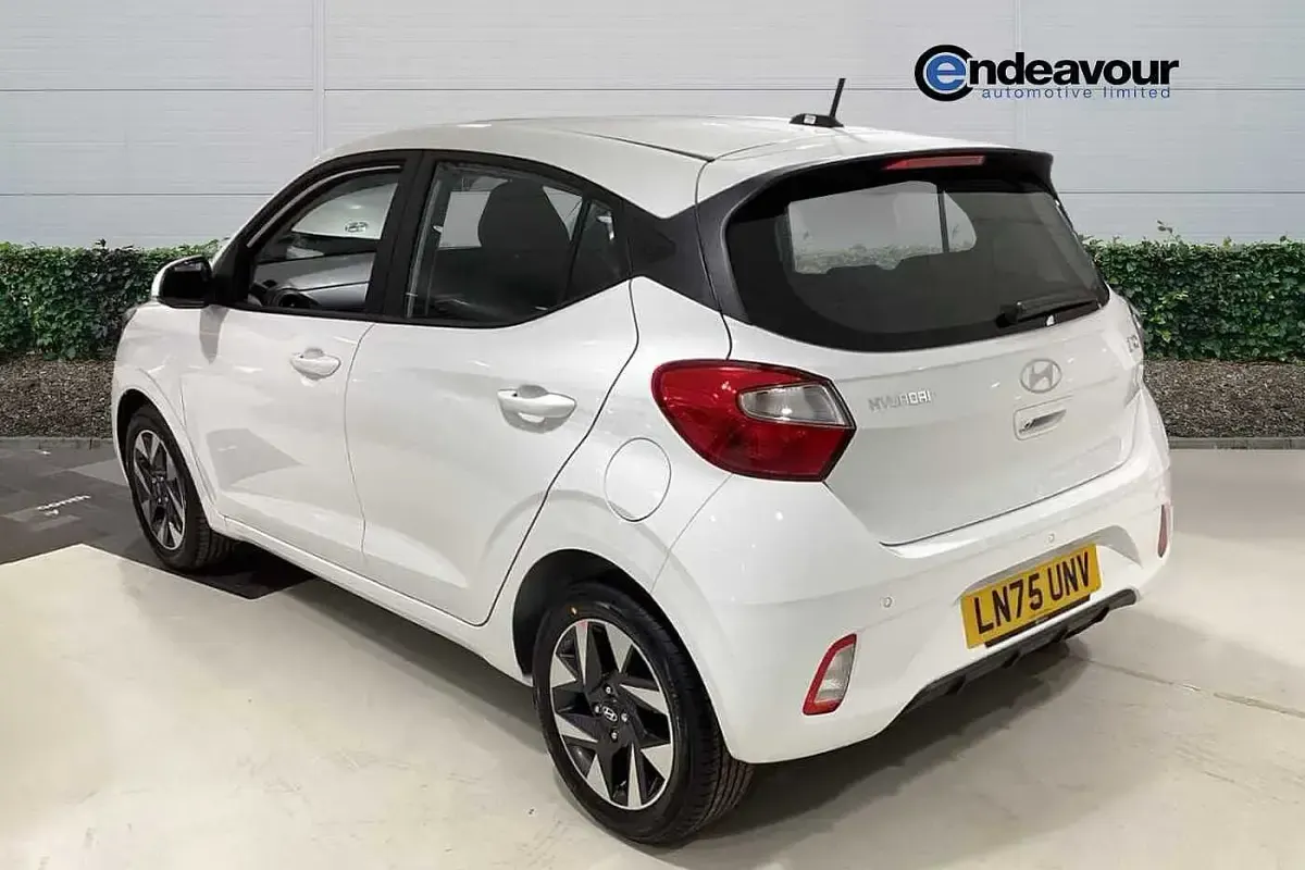 Used Hyundai i10 Advanced 2025 White Hatchback