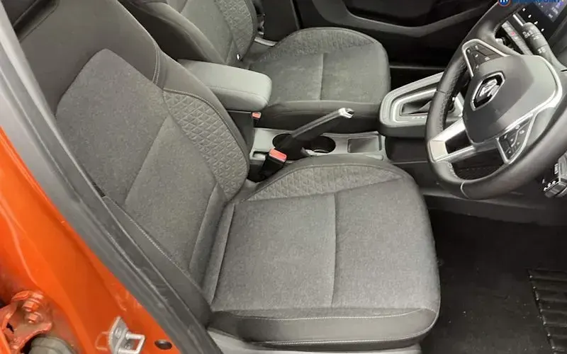 Used Renault Clio Evolution 145 HP (106 kW) 2023 Orange Hatchback