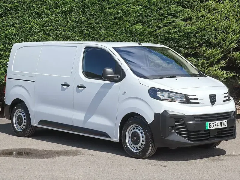 Used Peugeot e-Expert 100 kW (136 HP) 2024 White Van