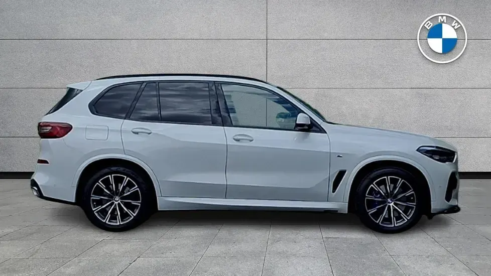 Used BMW X5 M Sport 286 HP (210 kW) 2022 Mineral white metallic SUV