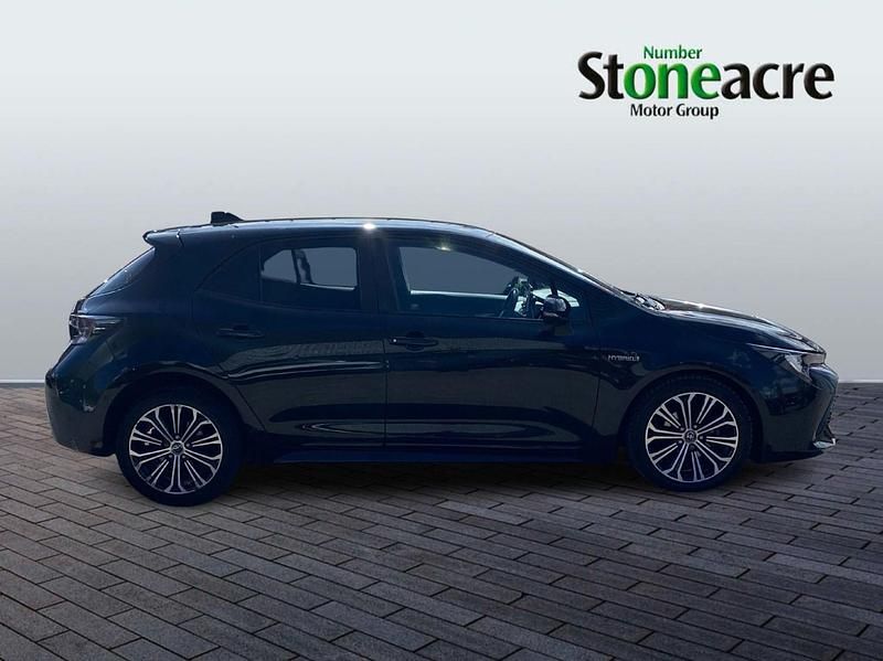 Used Toyota Corolla Design 122 HP (89 kW) 2019 Black Hatchback