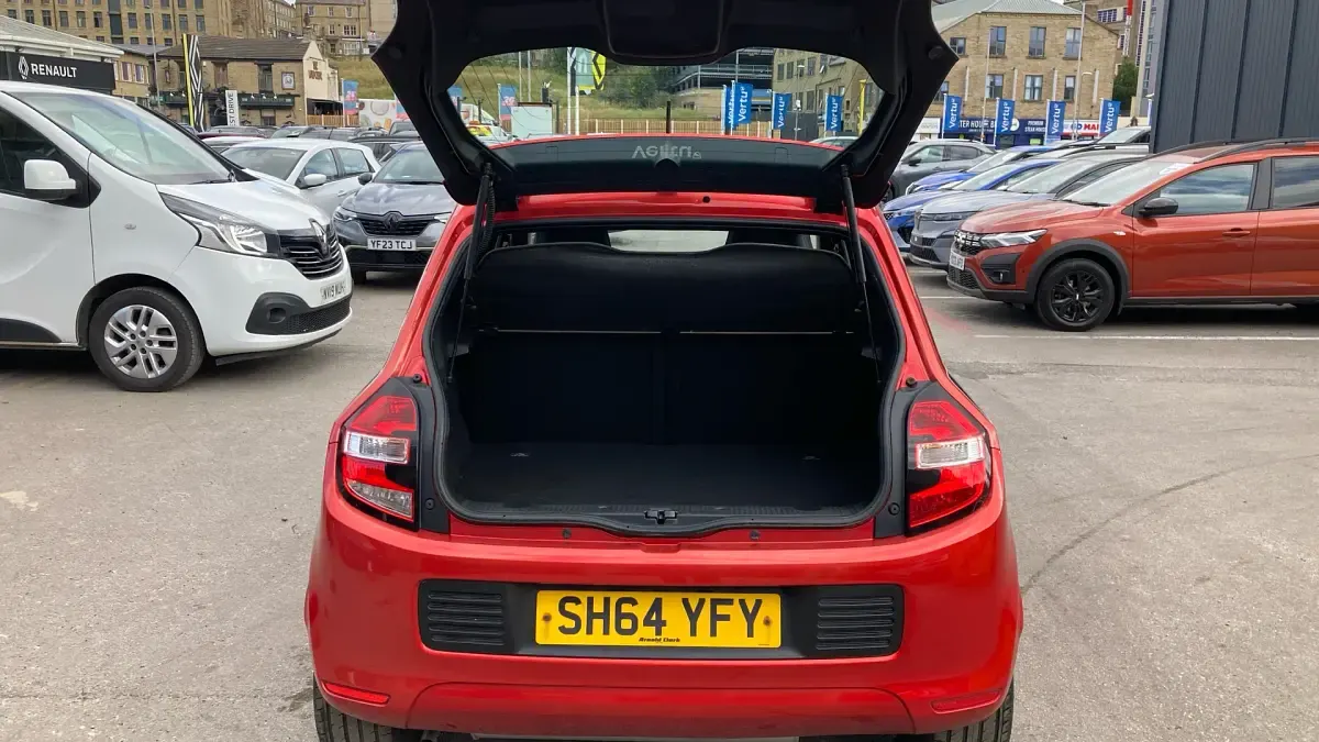 Used Renault Twingo Dynamique 90 HP (66 kW) 2014 Red Hatchback
