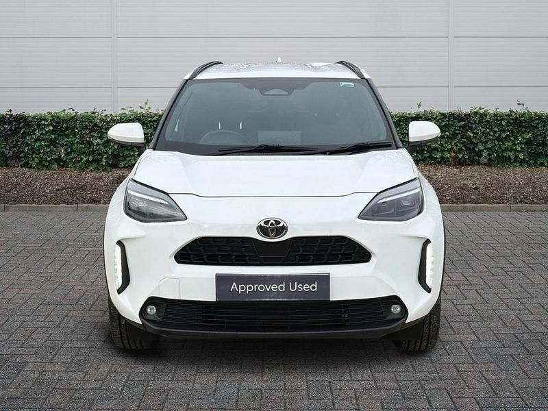 Used Toyota Yaris Hybrid Design 2024 White Hatchback