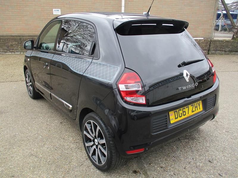 Used Renault Twingo Iconic 90 HP (66 kW) 2017 Black Hatchback