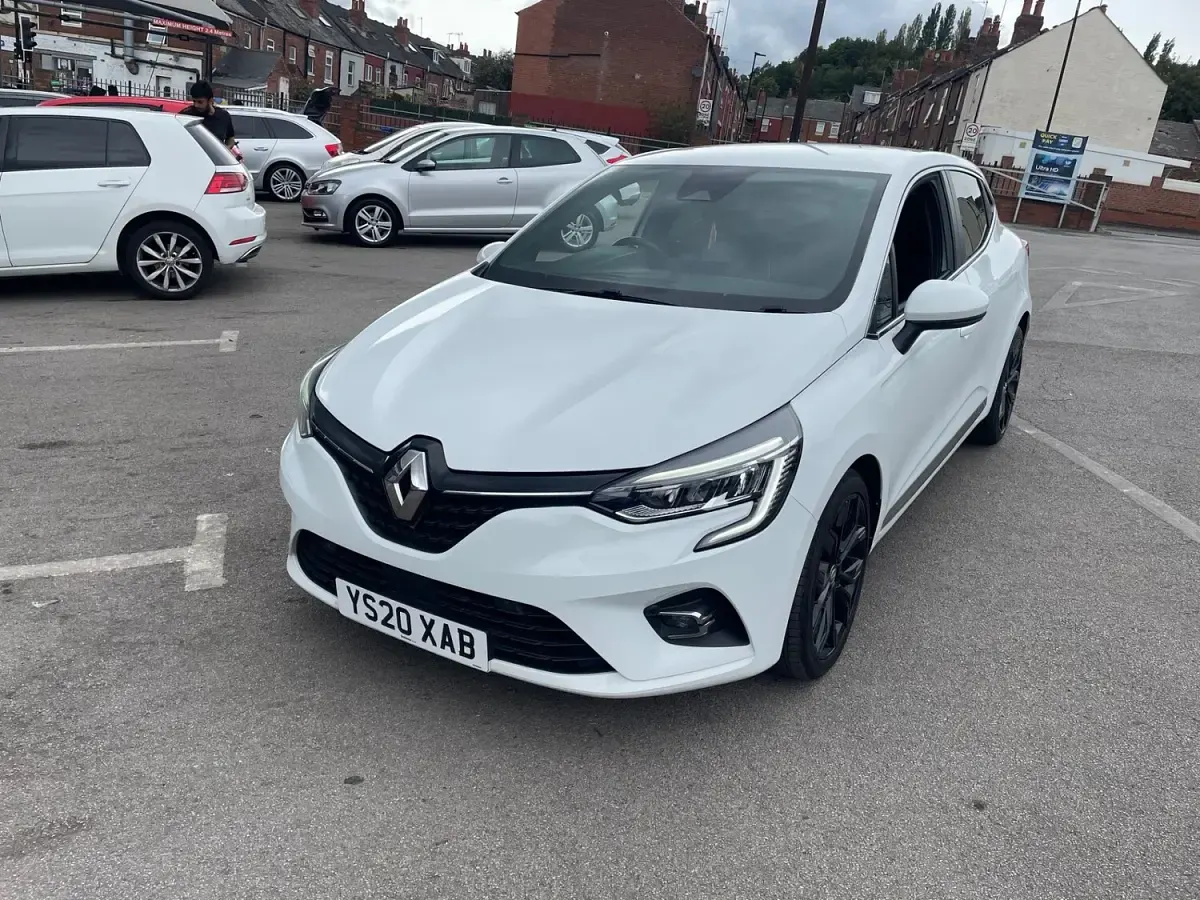 Used Renault Clio Version S 2020 White Hatchback