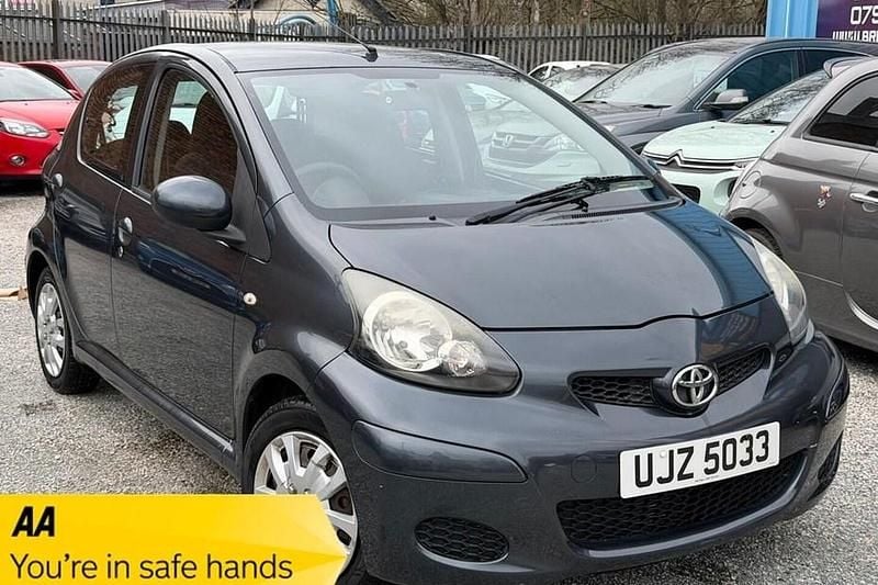 Used Toyota Aygo 67 HP (49 kW) 2010 Grey Hatchback