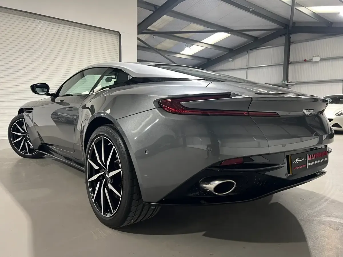 Used Aston Martin DB11 608 HP (447 kW) 2017 Silver Coupe