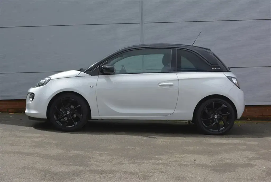 Used Vauxhall Adam S 70 HP (51 kW) 2017 White Hatchback
