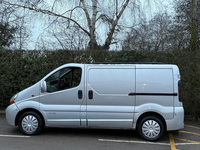 Used Renault Trafic 2005 Silver MPV