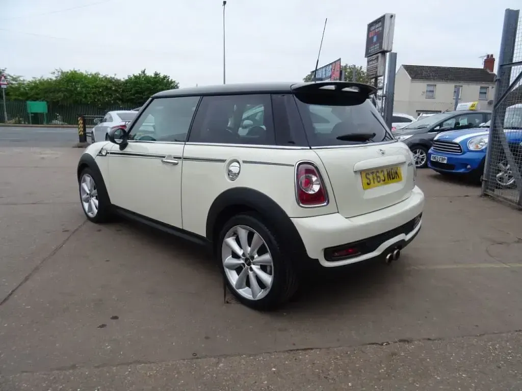 Used Mini Cooper S Hatch 184 HP (135 kW) 2013 White Hatchback