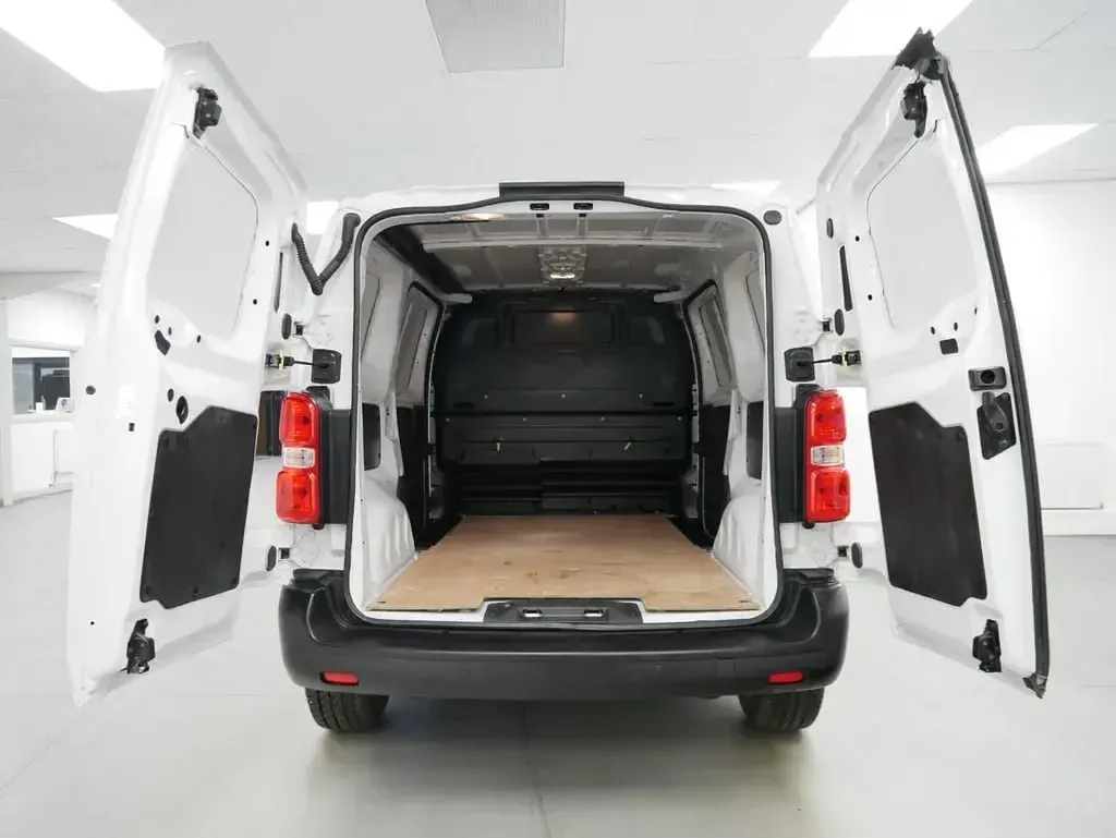 Second-hand Peugeot Expert Premium 145 CP (106 kW) 2022 Alb Van