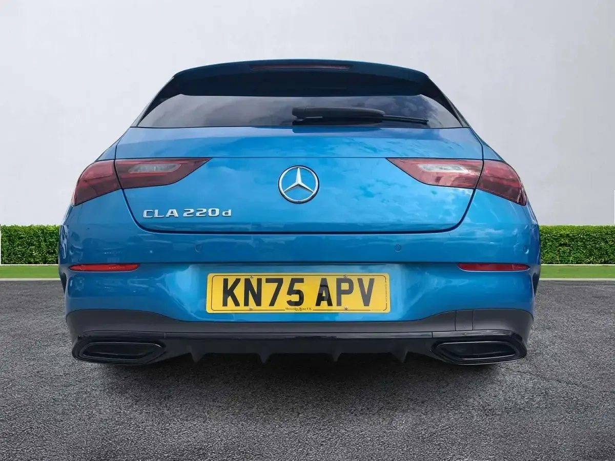 Begagnad Mercedes CLA220 AMG Line Premium 2025 Blå Sedan