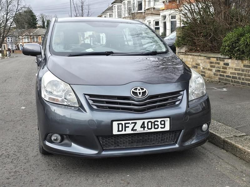 Used Toyota Verso 2010 Grey MPV