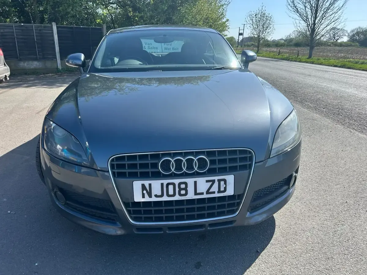 Usado Audi TT 200 HP (147 kW) 2008 Cinzento Coupé