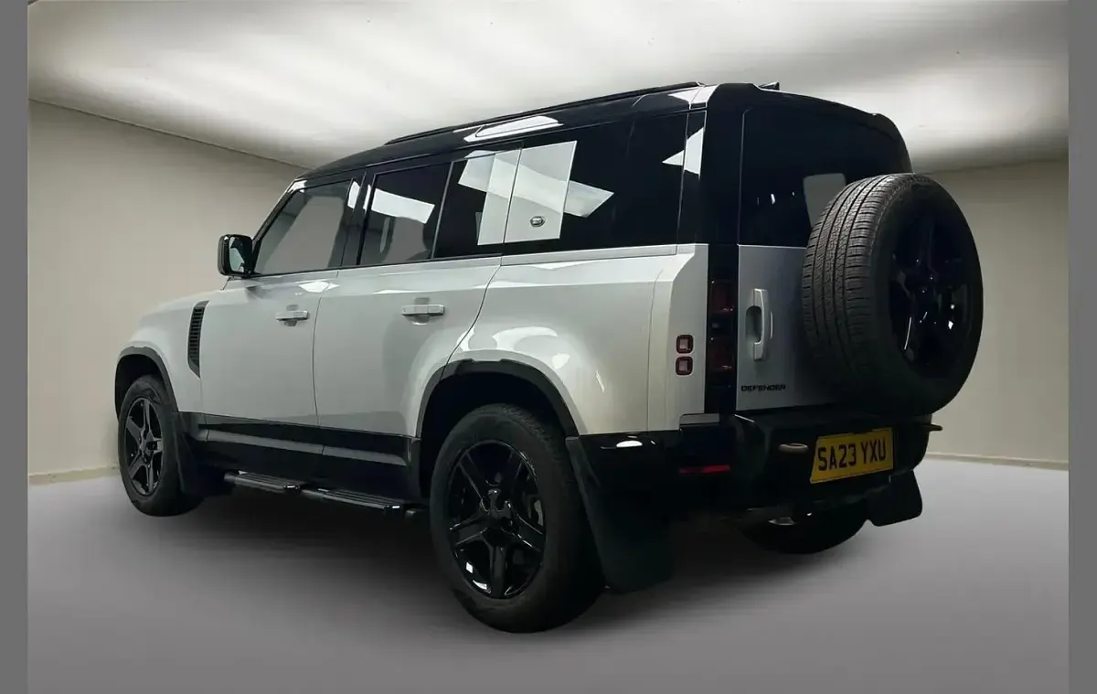 Used Land Rover Defender HSE Dynamic 296 HP (217 kW) 2023 Silver SUV
