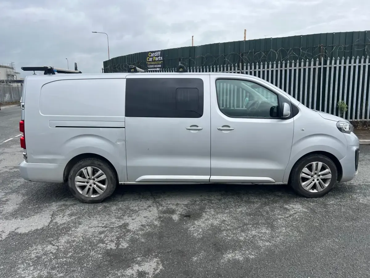 Używany Peugeot Expert 2019 Srebrny Van
