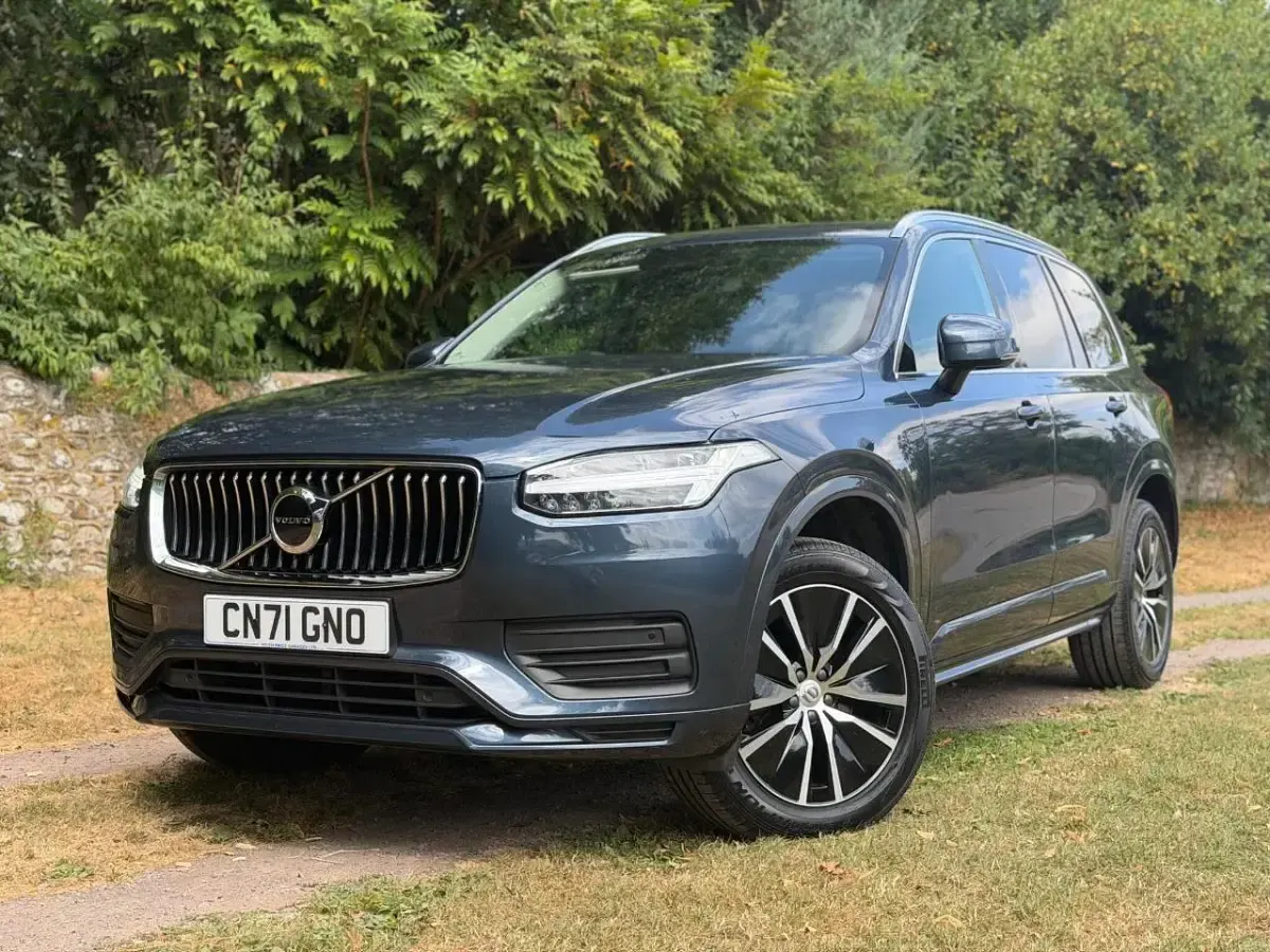 Used Volvo XC90 Momentum 232 HP (170 kW) 2021 Blue SUV
