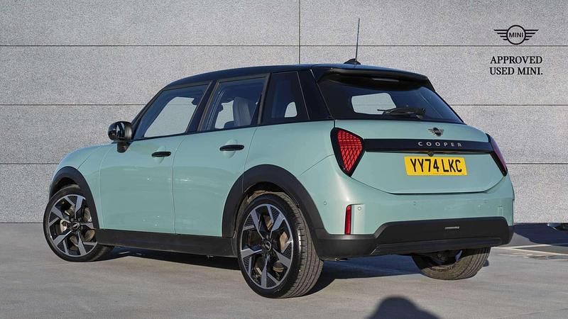 Used Mini Cooper Hatch 154 HP (113 kW) 2024 Green Hatchback
