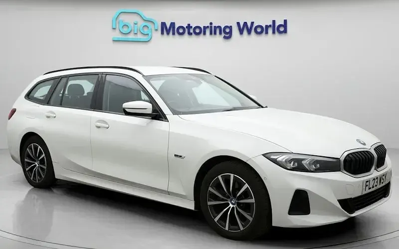 Begagnad BMW 330e Sport Line 292 HK (214 kW) 2023 Kombi