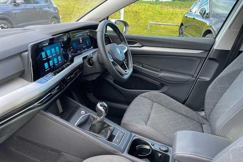 Begagnad VW Golf VIII 130 HK (95 kW) 2022