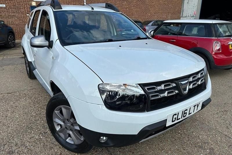 White Used 2016 Dacia Duster Lauréate SUV | £6,750 (Good price) - Image 1/1