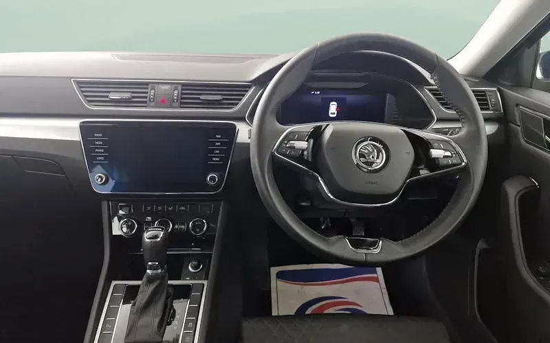 Usado Skoda Superb SE 150 CV (110 kW) 2023 Azul Familiar