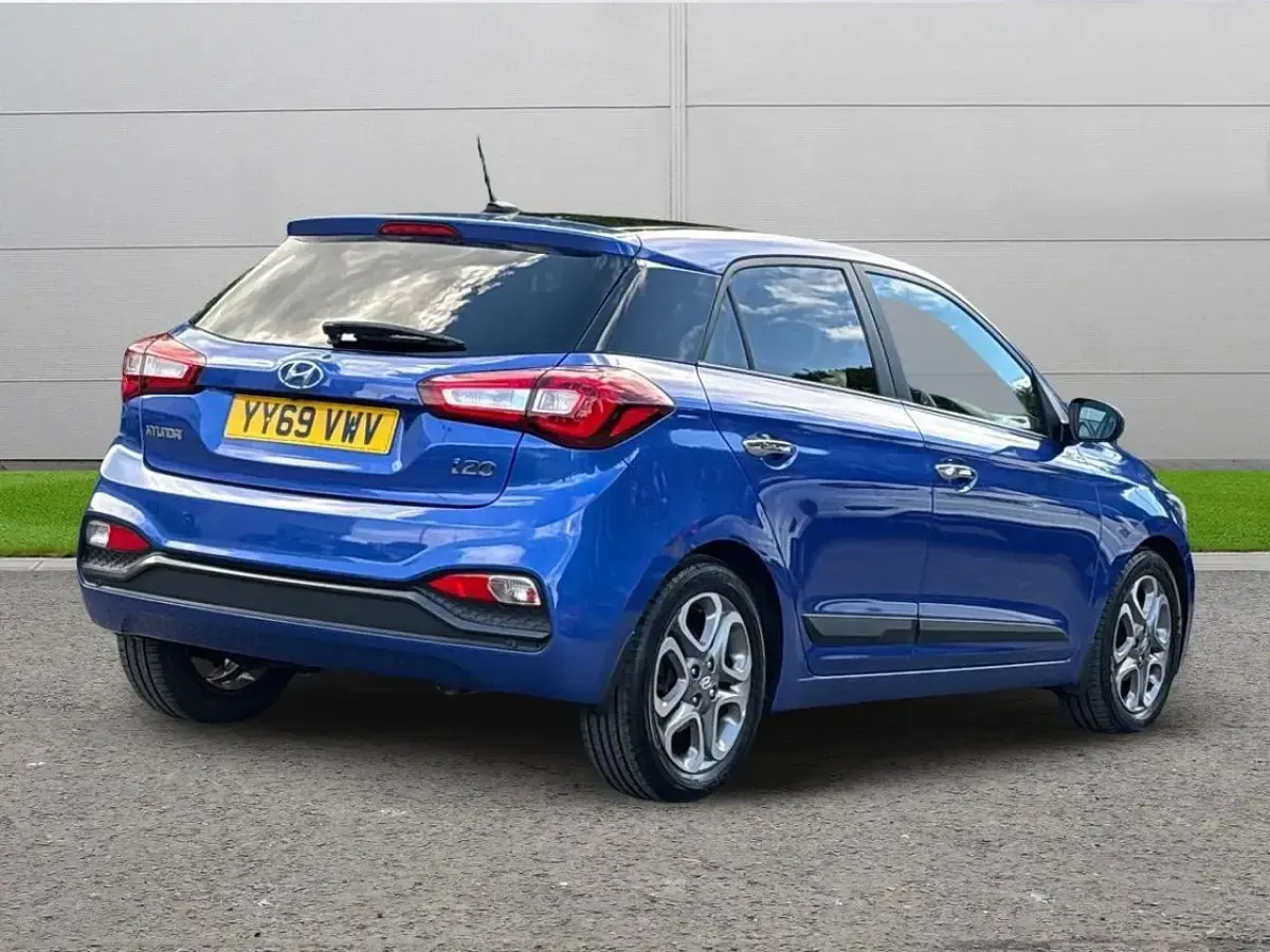 Used Hyundai i20 Premium SE 83 HP (61 kW) 2020 Blue Hatchback