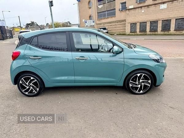 Used Hyundai i10 Premium 84 HP (61 kW) 2023 Green Hatchback