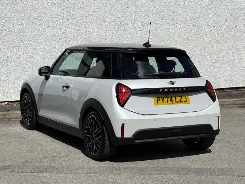Used Mini Cooper S Exclusive 204 HP (150 kW) 2025 White Hatchback