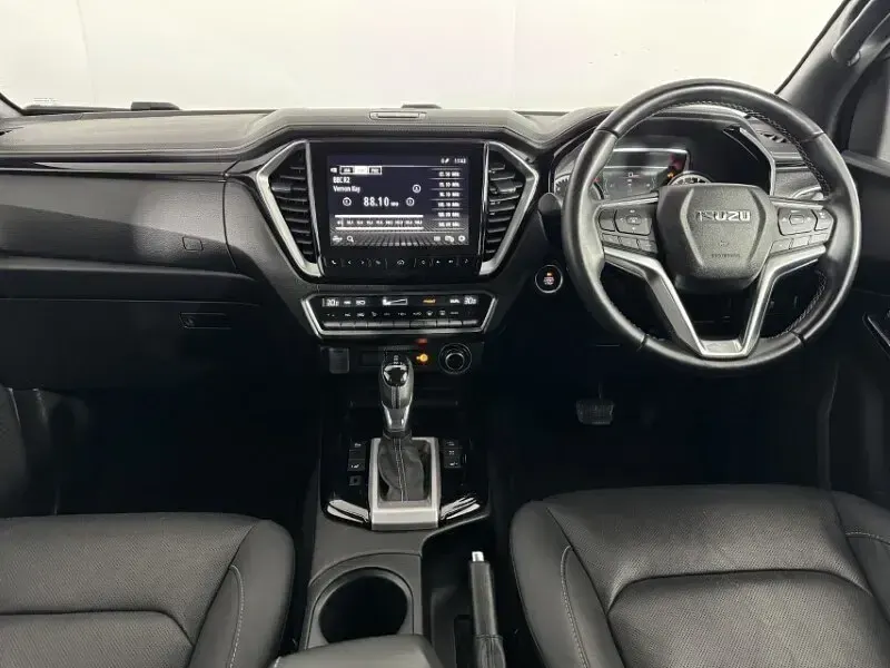 Used Isuzu D-Max 163 HP (119 kW) 2022 Orange Pickup